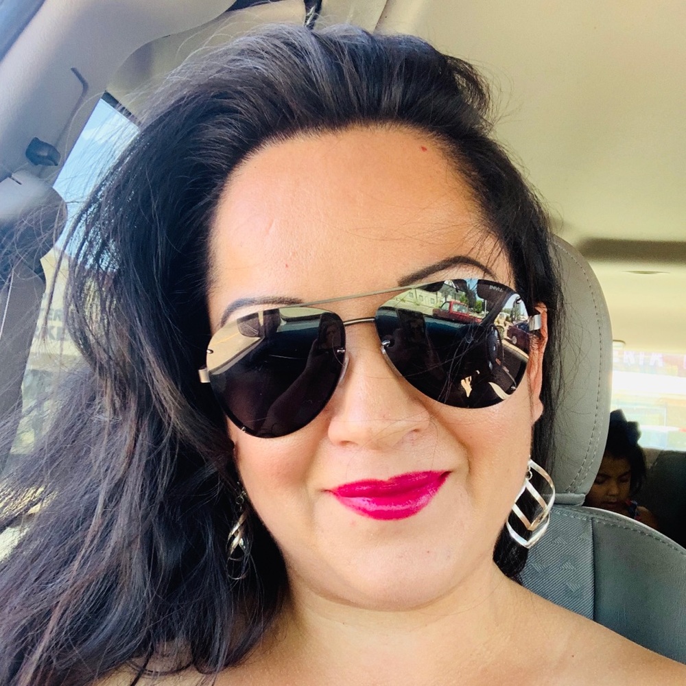 Meet your Posher, Cynthia